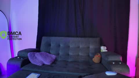 Snapshot of yungelitamor_ chatting on 05.13.26 ELITA online show from 05.13.26