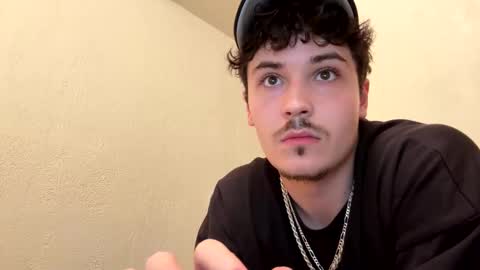 Snapshot of yungstudbev chatting on 10.23.25 yungstudbev online show from 10.23.25