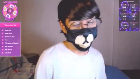 Snapshot of yuniorb chatting on 11.24.25 the puppy boy online show from 11.24.25