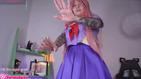 yunorose_ online show from 10.26.25