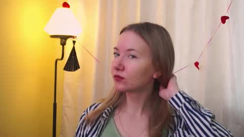 Snapshot of yuricazel chatting on 02.06.26 Alesia online show from 02.06.26