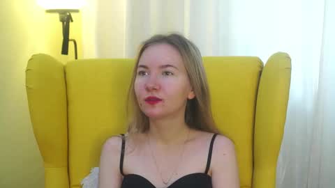 Snapshot of yuricazel chatting on 03.17.26 Alesia online show from 03.17.26