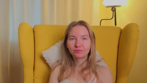 Snapshot of yuricazel chatting on 03.25.26 Alesia online show from 03.25.26