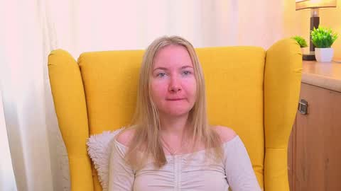 Snapshot of yuricazel chatting on 04.06.26 Alesia online show from 04.06.26