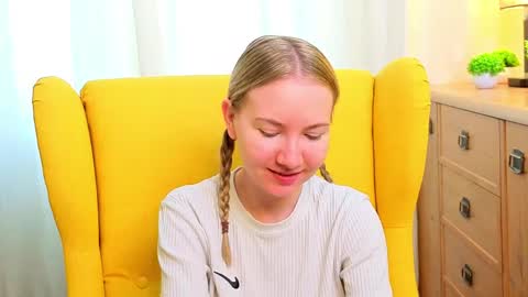 Snapshot of yuricazel chatting on 04.07.26 Alesia online show from 04.07.26