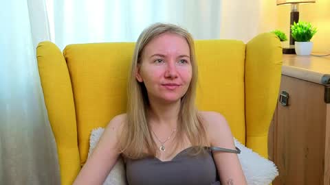 Snapshot of yuricazel chatting on 04.08.26 Alesia online show from 04.08.26