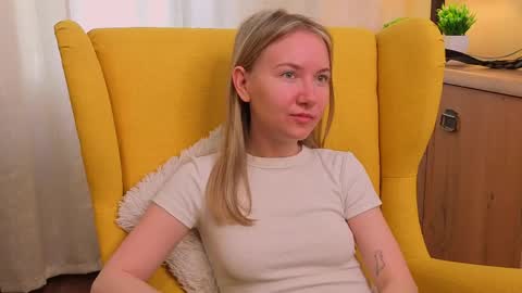 Snapshot of yuricazel chatting on 04.09.26 Alesia online show from 04.09.26