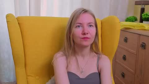 Snapshot of yuricazel chatting on 04.14.26 Alesia online show from 04.14.26