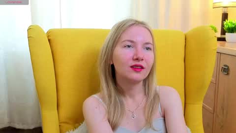 Snapshot of yuricazel chatting on 04.16.26 Alesia online show from 04.16.26