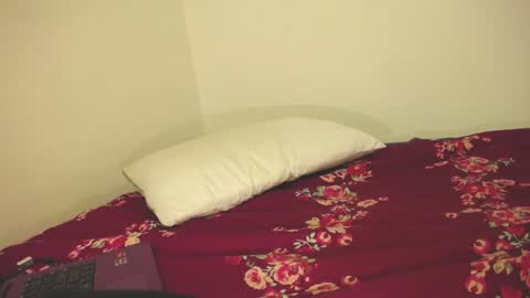 Snapshot of yuya_mbb chatting on 12.04.24 Yuya online show from 12.04.24