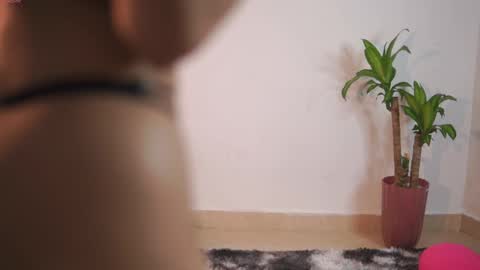 Yuyi Cam online show from 11.25.25