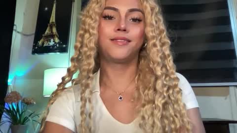 Miss Cali online show from 10.11.25