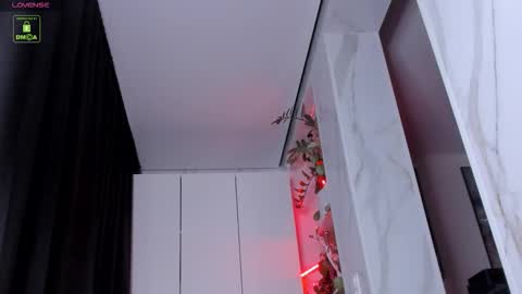 Snapshot of yvonne_miss chatting on 09.30.25 yvonne_miss online show from 09.30.25