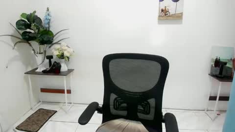 Yvonne online show from 02.27.26