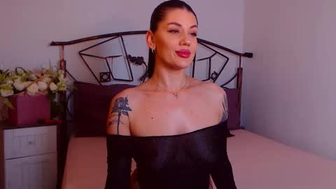 I V Y   online show from 11.10.25