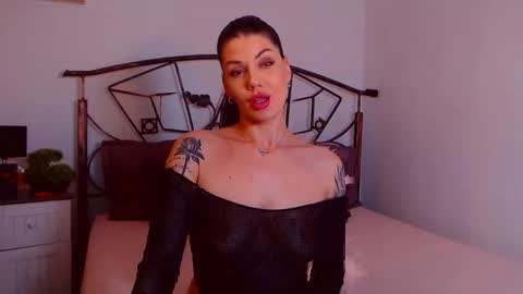 I V Y   online show from 11.24.25