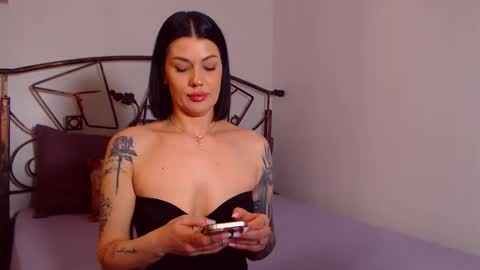 I V Y   online show from 04.02.26