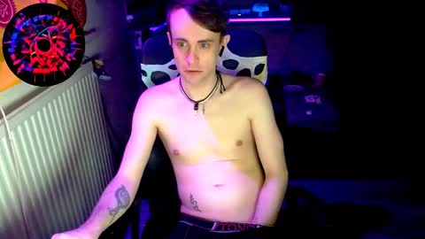 Snapshot of yyscript chatting on 01.01.25 online show from 01.01.25