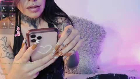 Snapshot of z_e_t_h_a chatting on 02.08.25 tazzie online show from 02.08.25