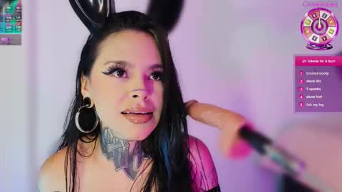 Snapshot of z_e_t_h_a chatting on 09.10.25 tazzie online show from 09.10.25