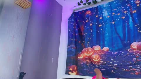 Zoe  online show from 10.05.25