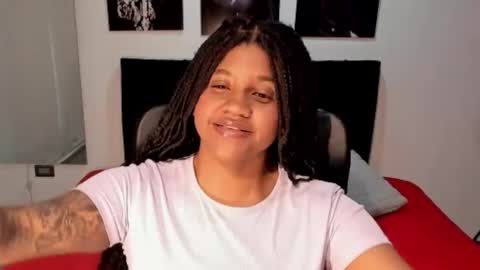 Snapshot of zahra_rose chatting on 10.15.25 zahra_rose online show from 10.15.25