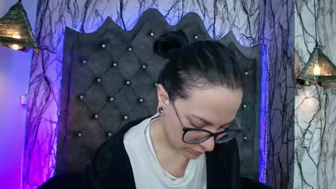   online show from 09.18.25