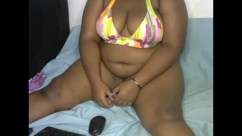 Snapshot of zandile22 chatting on 12.02.25 zandile22 online show from 12.02.25