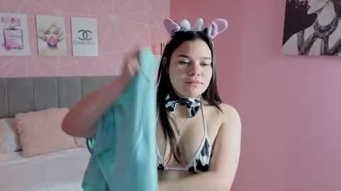Snapshot of zara__sweet chatting on 06.17.26 Zara Sweet online show from 06.17.26