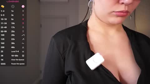 Snapshot of zara_shine chatting on 02.01.26 Criss online show from 02.01.26