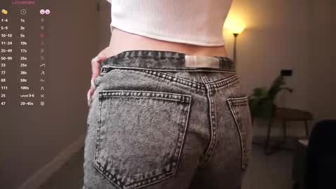 Snapshot of zara_shine chatting on 03.22.26 Criss online show from 03.22.26