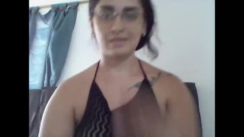 Snapshot of zaraa_lopez chatting on 11.19.25 zaraa_lopez online show from 11.19.25