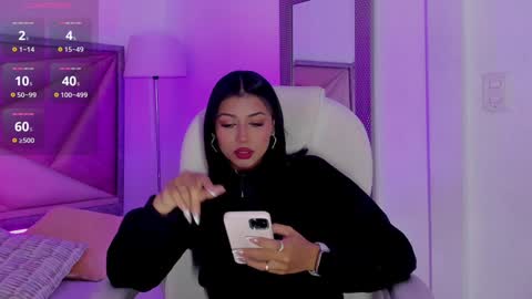 Zara Lim  online show from 01.30.25