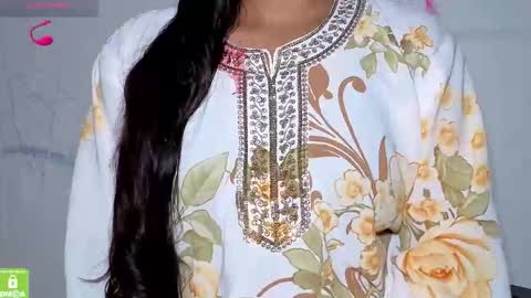 Snapshot of zararaina chatting on 02.26.26 zararaina online show from 02.26.26