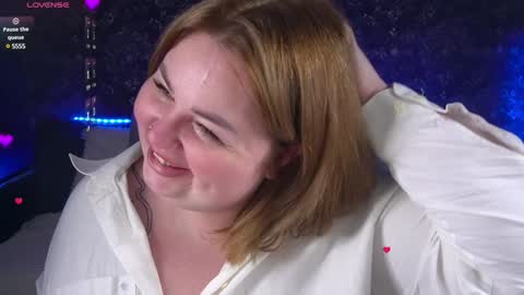 Snapshot of zarareign_ chatting on 12.14.24 Lola online show from 12.14.24