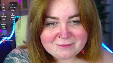 Snapshot of zarareign_ chatting on 01.11.25 Lola online show from 01.11.25