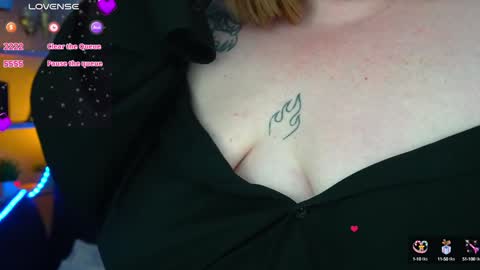 Snapshot of zarareign_ chatting on 01.17.25 Lola online show from 01.17.25