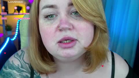 Snapshot of zarareign_ chatting on 02.06.25 Lola online show from 02.06.25