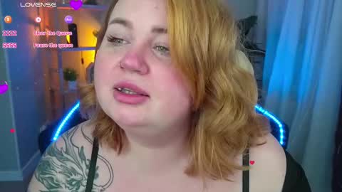 Snapshot of zarareign_ chatting on 02.12.25 Lola online show from 02.12.25