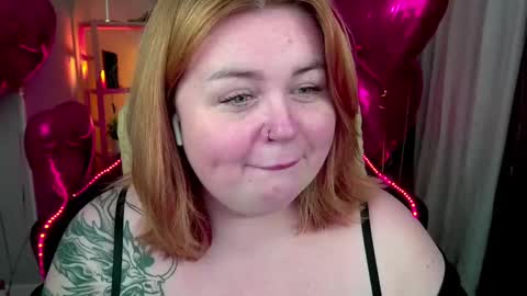 Snapshot of zarareign_ chatting on 02.15.25 Lola online show from 02.15.25