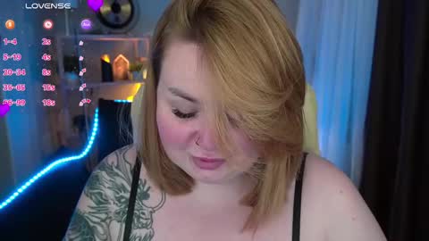 Snapshot of zarareign_ chatting on 03.05.25 Lola online show from 03.05.25