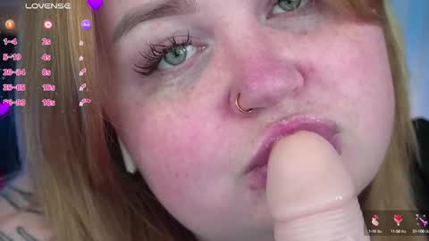 Snapshot of zarareign_ chatting on 03.06.25 Lola online show from 03.06.25