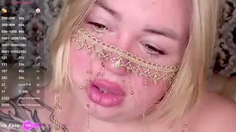 Snapshot of zarareign_ chatting on 09.25.25 Lola online show from 09.25.25