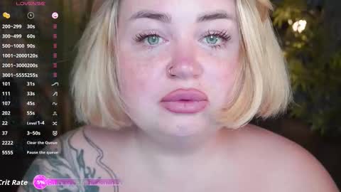 Snapshot of zarareign_ chatting on 10.15.25 Lola online show from 10.15.25