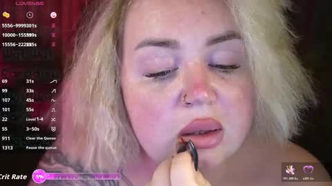 Snapshot of zarareign_ chatting on 11.12.25 Lola online show from 11.12.25