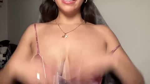 Snapshot of zarayaa_v chatting on 01.10.26 zarayaa_v online show from 01.10.26