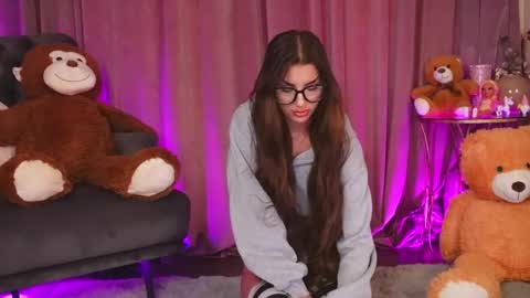Snapshot of zariaavera chatting on 05.19.26 zariaavera online show from 05.19.26
