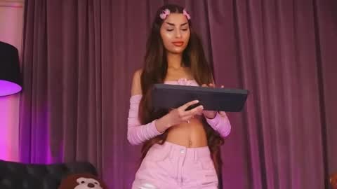 Snapshot of zariaavera chatting on 05.24.26 zariaavera online show from 05.24.26