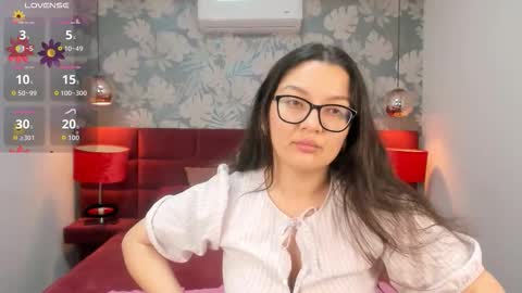 Snapshot of zarifabevi chatting on 11.27.25 Zarifa online show from 11.27.25