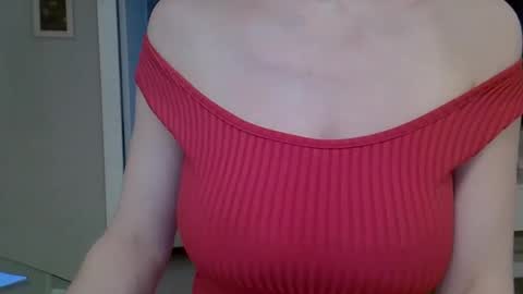 Snapshot of zarinaswift chatting on 02.05.25 Zarina Swift online show from 02.05.25